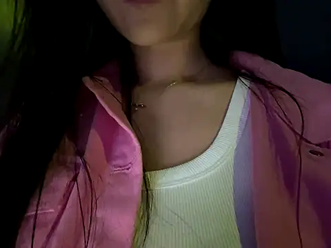 yuer2563 online show from October 7, 2025, 6:43 am