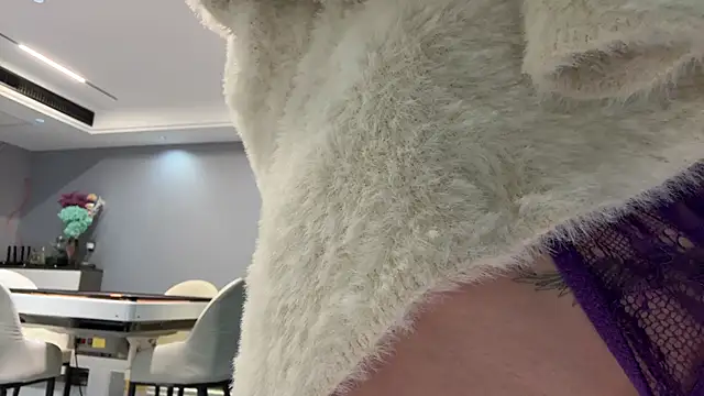 yuer2563 online show from November 24, 2025, 2:28 pm