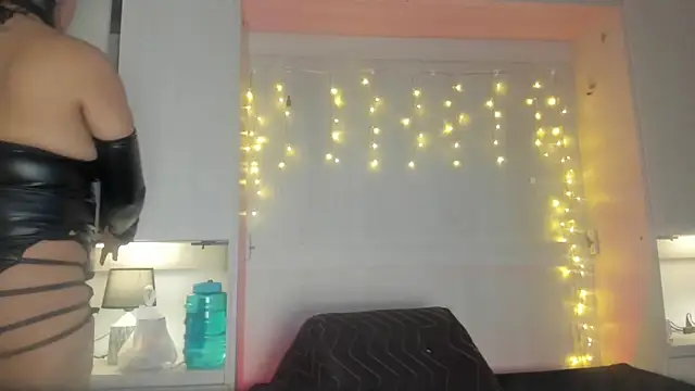 VickyRuiz  online show from April 6, 2026, 7:37 pm