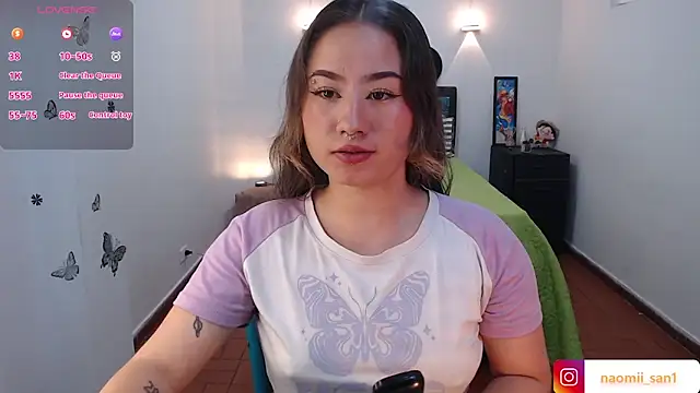 naomii san online show from September 30, 2025, 10:04 pm