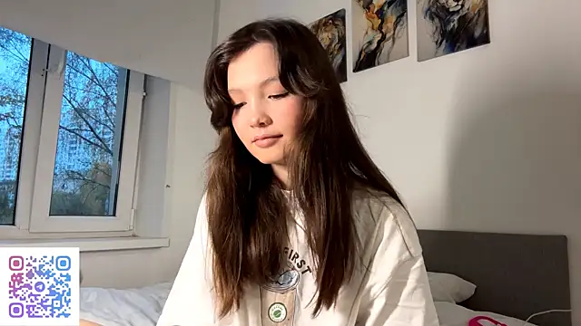Snapshot of KiraVelvet chatting on October 6, 2025, 2:14 pm KiraVelvet online show from October 6, 2025, 2:14 pm