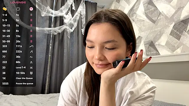 KiraVelvet online show from November 1, 2025, 9:44 am