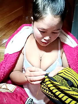 maycuc123 online show from November 26, 2025, 1:50 am