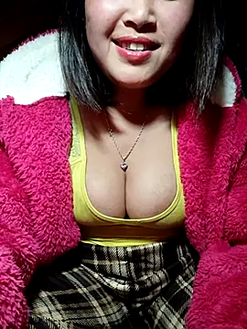 maycuc123 online show from January 6, 2026, 1:26 pm