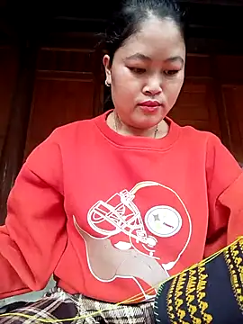 maycuc123 online show from January 17, 2026, 1:32 am