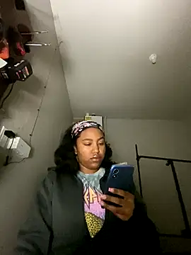 Snapshot of princesslivv chatting on October 27, 2025, 3:32 am princesslivv online show from October 27, 2025, 3:32 am