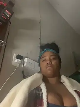 Snapshot of princesslivv chatting on October 29, 2025, 8:27 am princesslivv online show from October 29, 2025, 8:27 am