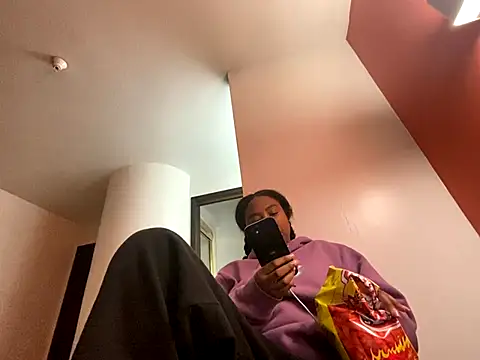 Snapshot of princesslivv chatting on November 5, 2025, 12:43 am princesslivv online show from November 5, 2025, 12:43 am