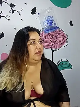 curvy diva  online show from October 19, 2025, 11:55 am