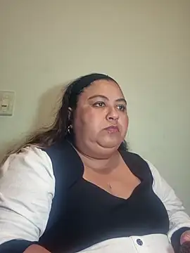 curvy diva  online show from February 7, 2026, 2:26 am