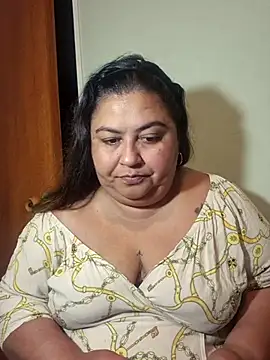 curvy diva  online show from March 29, 2026, 11:21 am