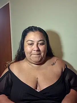 curvy diva  online show from April 12, 2026, 2:27 am