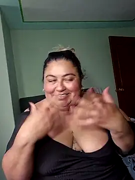 curvy diva  online show from April 15, 2026, 9:26 pm