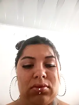 Snapshot of snow_belle chatting on October 20, 2025, 8:20 pm snow belle online show from October 20, 2025, 8:20 pm