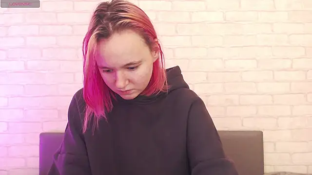 Ericha Stone online show from November 8, 2025, 3:39 am