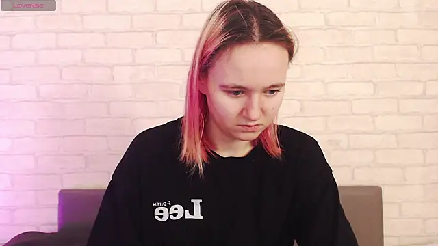 Ericha Stone online show from January 10, 2026, 1:18 am