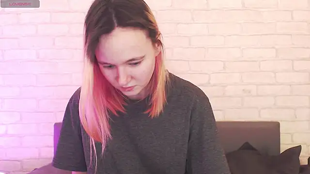 Ericha Stone online show from April 1, 2026, 1:39 am