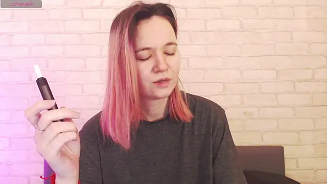 Ericha Stone online show from April 12, 2026, 1:43 am