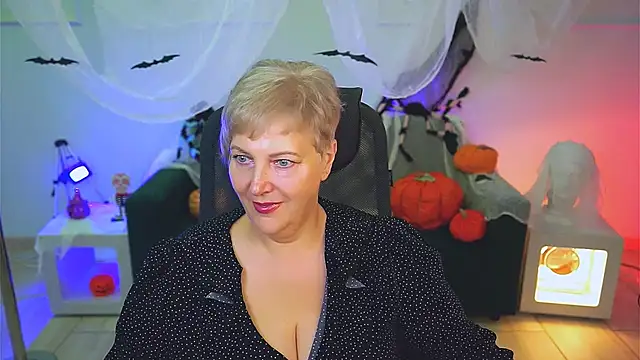 MaryMogan online show from October 17, 2025, 4:37 am