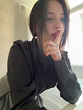 YourLittleDevil online show from April 15, 2026, 5:14 am