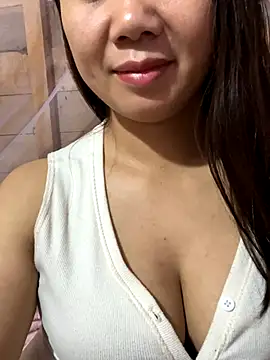 Snapshot of Binjt chatting on November 10, 2025, 2:38 pm Binjt online show from November 10, 2025, 2:38 pm