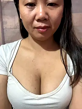 Snapshot of Binjt chatting on November 21, 2025, 11:25 pm Binjt online show from November 21, 2025, 11:25 pm