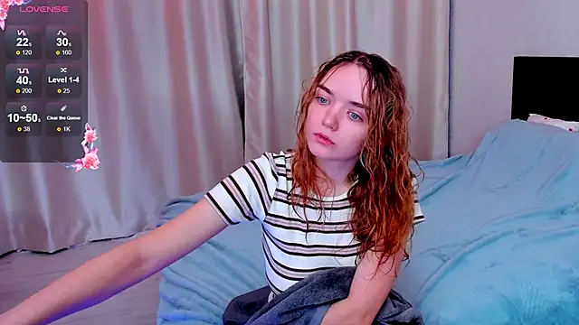 JanetShy online show from September 22, 2025, 7:10 am