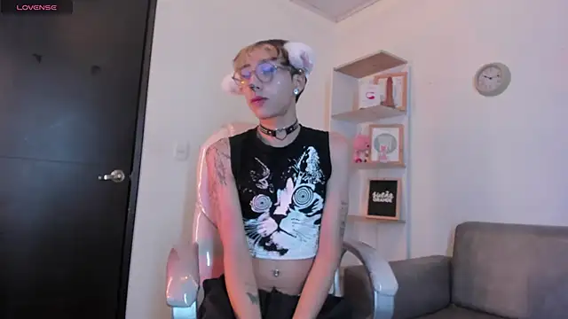 Snapshot of Angeel_of_lust chatting on November 9, 2025, 4:33 am Angeel of lust online show from November 9, 2025, 4:33 am