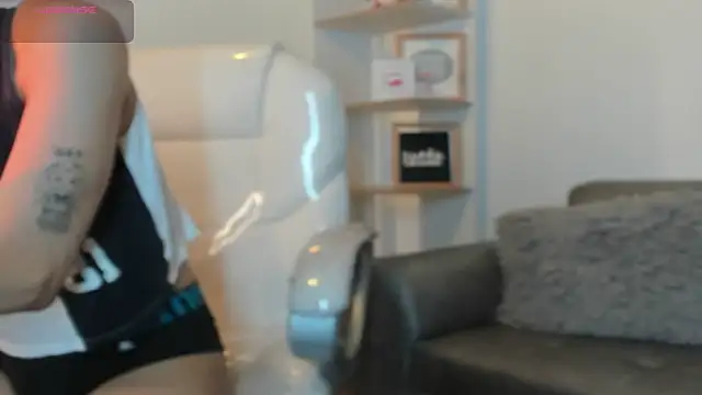 Snapshot of Angeel_of_lust chatting on November 14, 2025, 4:33 am Angeel of lust online show from November 14, 2025, 4:33 am