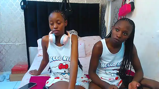 SexyPetitex25 online show from October 19, 2025, 7:58 pm