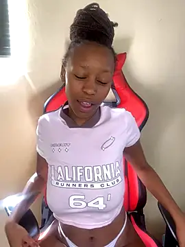 SexyPetitex25 online show from November 2, 2025, 1:02 pm