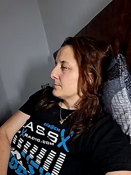 Fluturas2 online show from November 10, 2025, 9:25 pm