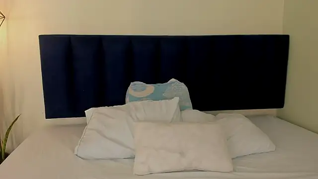 sophieturner mg online show from March 9, 2026, 7:07 pm