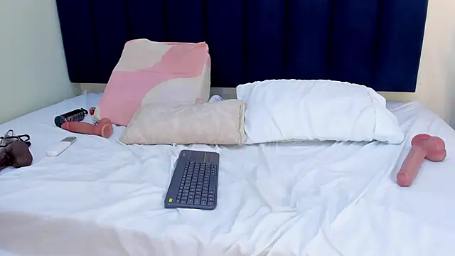 sophieturner mg online show from April 16, 2026, 9:39 pm