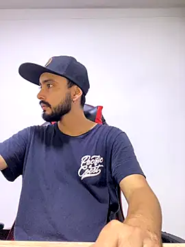 cristopher wallacee online show from October 7, 2025, 10:18 pm