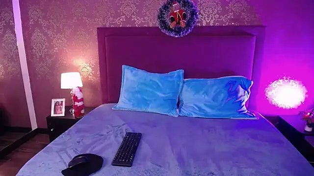 zoey stonee online show from November 12, 2025, 8:08 pm