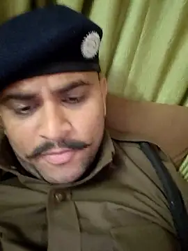 Snapshot of Frvgggghh chatting on January 8, 2026, 9:39 pm Frvgggghh online show from January 8, 2026, 9:39 pm