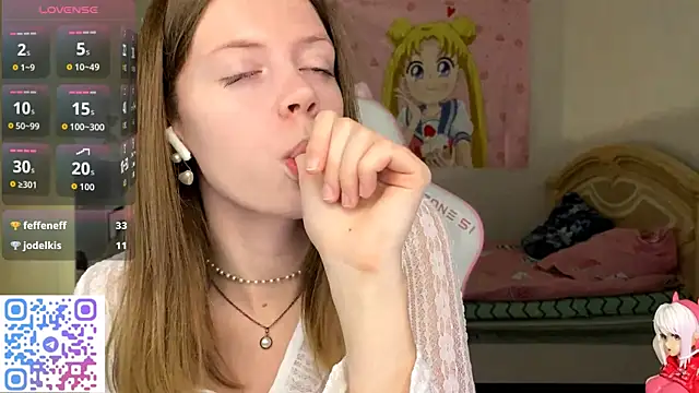 VibeQueenLucy online show from November 3, 2025, 12:28 pm