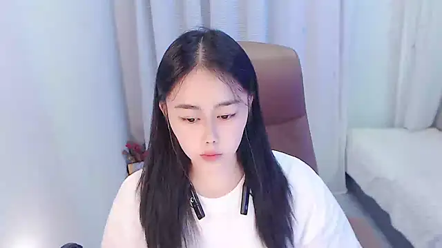 BOBO-jiang online show from October 12, 2025, 1:43 pm
