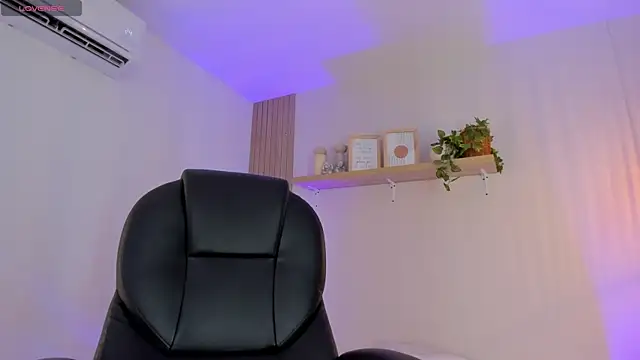 Cristalfoxy  online show from January 7, 2026, 7:27 pm