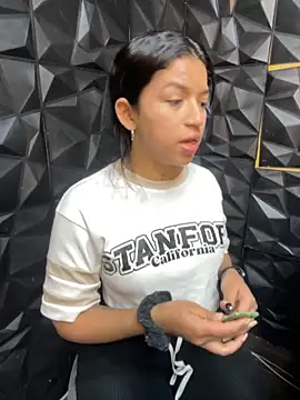 Snapshot of lil_charme chatting on September 26, 2025, 5:06 pm lil charme online show from September 26, 2025, 5:06 pm