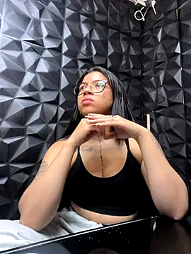 Snapshot of lil_charme chatting on October 23, 2025, 11:03 pm lil charme online show from October 23, 2025, 11:03 pm