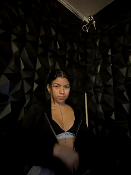 Snapshot of lil_charme chatting on November 2, 2025, 8:22 pm lil charme online show from November 2, 2025, 8:22 pm