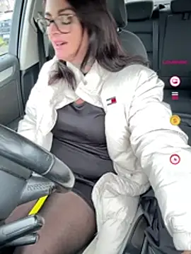 IrishmilfAnna online show from May 3, 2026, 10:54 am