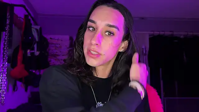 xoFrankie online show from November 13, 2025, 3:05 am