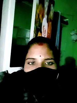 Snapshot of Hot_reew chatting on November 7, 2025, 2:28 pm Hot reew online show from November 7, 2025, 2:28 pm