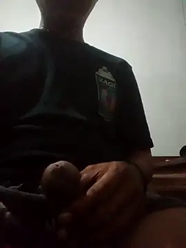 Snapshot of Arya85 chatting on December 15, 2025, 1:15 pm Arya85 online show from December 15, 2025, 1:15 pm