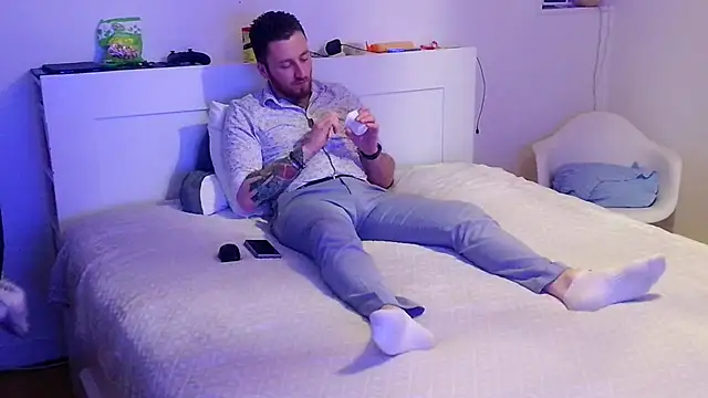 Keviios online show from December 3, 2025, 11:30 am