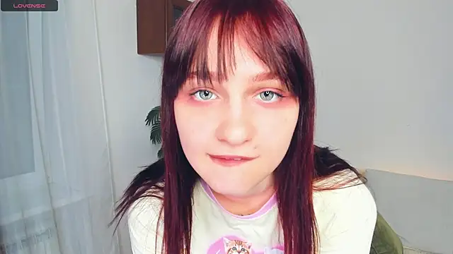 KatyKufel online show from November 30, 2025, 6:23 pm