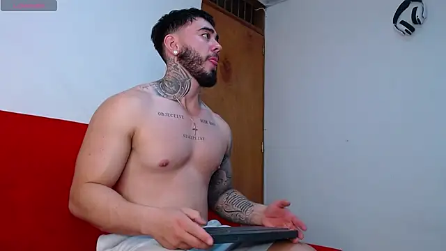 tommyblessd1 online show from September 28, 2025, 6:19 am